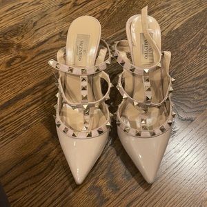 Authentic Valentino rock studs size 38